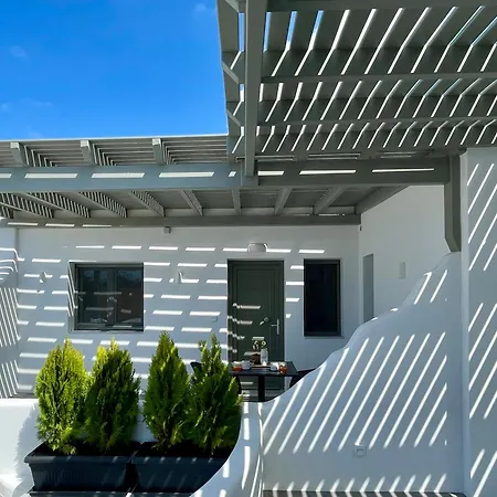 Luaz Naxian Living Nyaraló