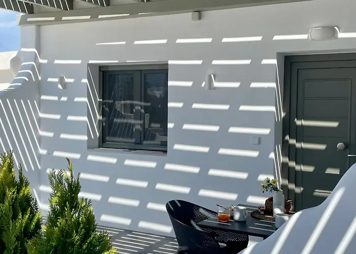 Luaz Naxian Living Nyaraló